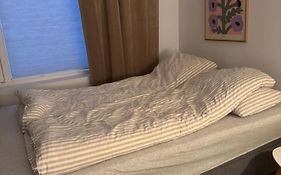 Liten Og Moderne Hybel Med Gratis Parkering